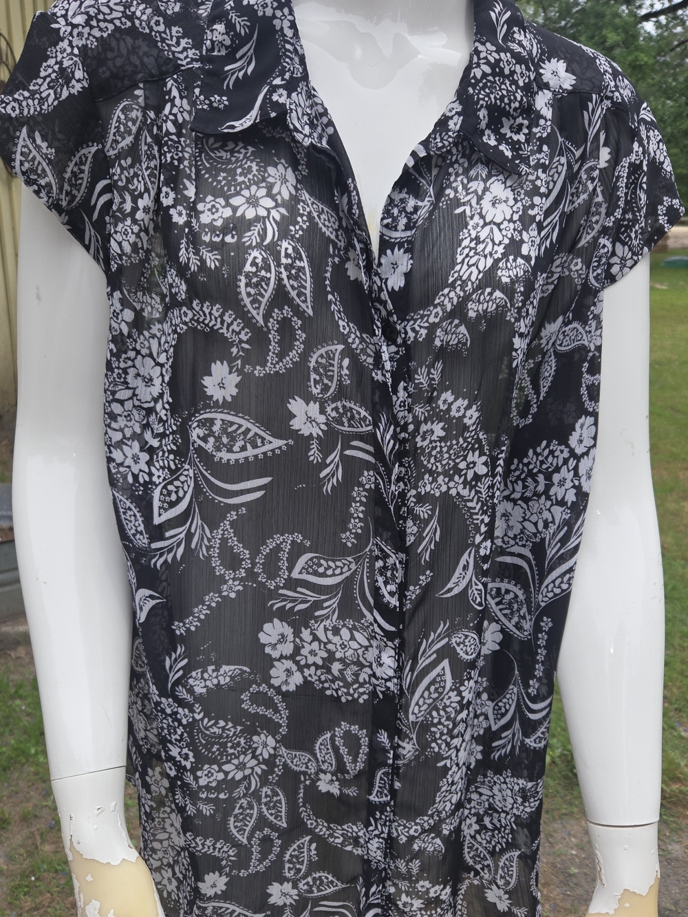 Roz & Ali Black and White Floral Sheer Button-Front Blouse